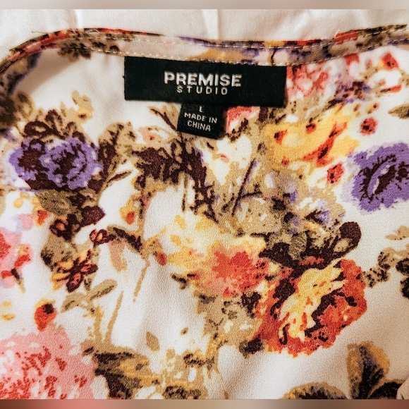 Premise Studio‎ Floral V-Neck HI-Low Tunic Blouse - Large - Picture 4 of 9